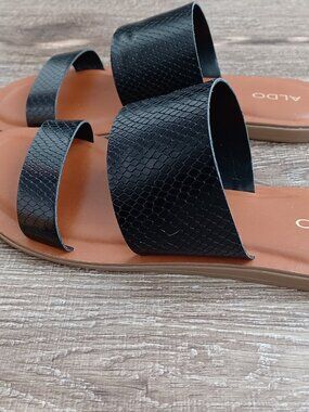 EUC Aldo slides size 9